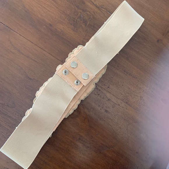 Anthropologie beaded and sequin belt by Kimchi Blue - Picture 3 of 6